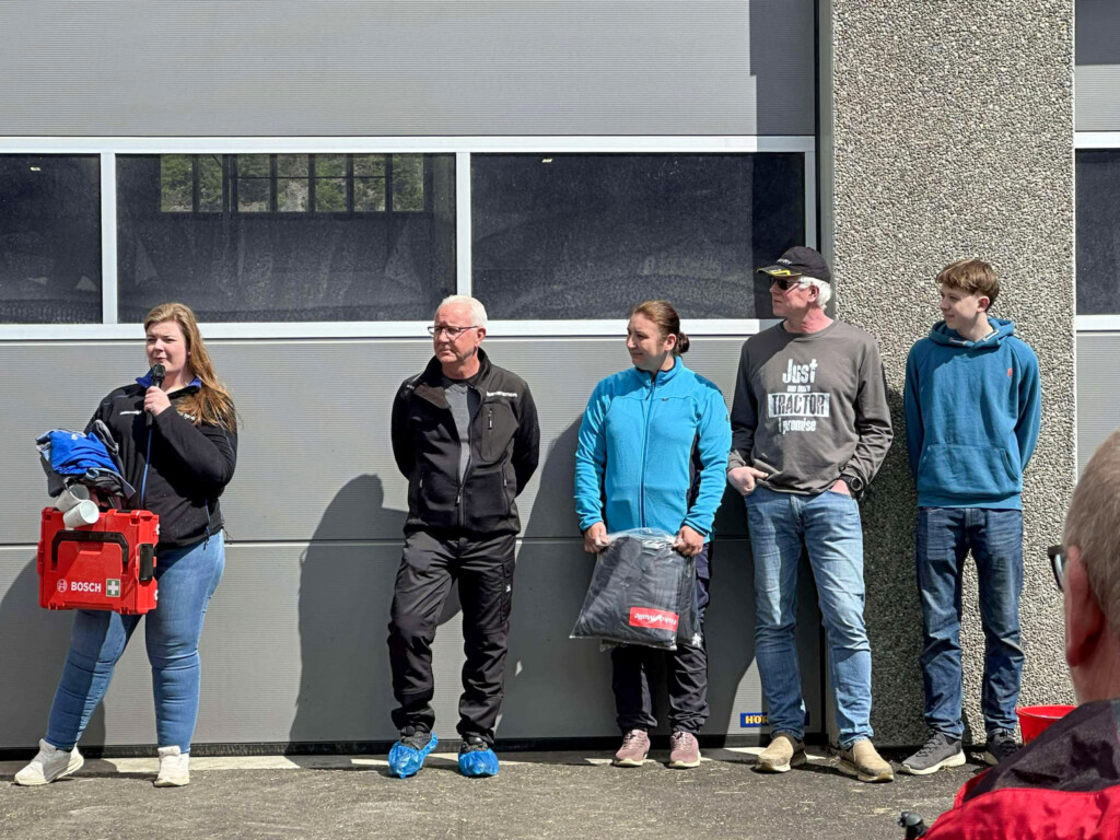 Åpent fjøs hos Åshild Vatne Drange og Johan Dag Drange, mai 2025