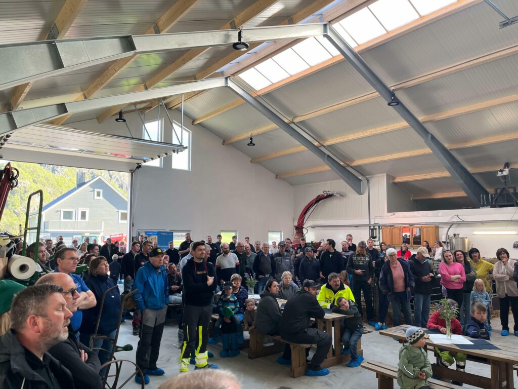 Ammekufjøs med stort maskinrom hos Espen Bjerkreim, mai 2025