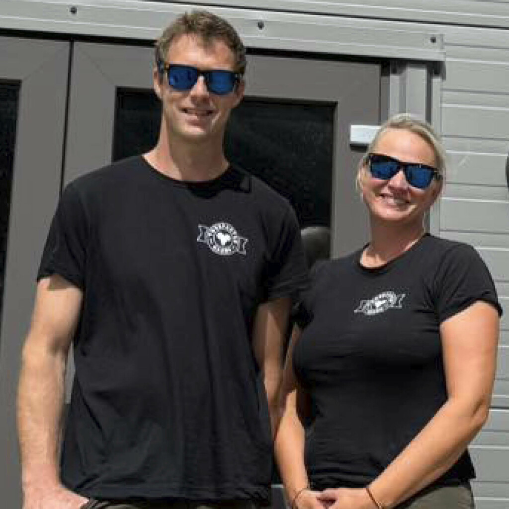 Åpent fjøs hos Toreparten Gaard. Rune Kristian Espedal og Ellen Sofie Bergsbakk Espedal, 2025